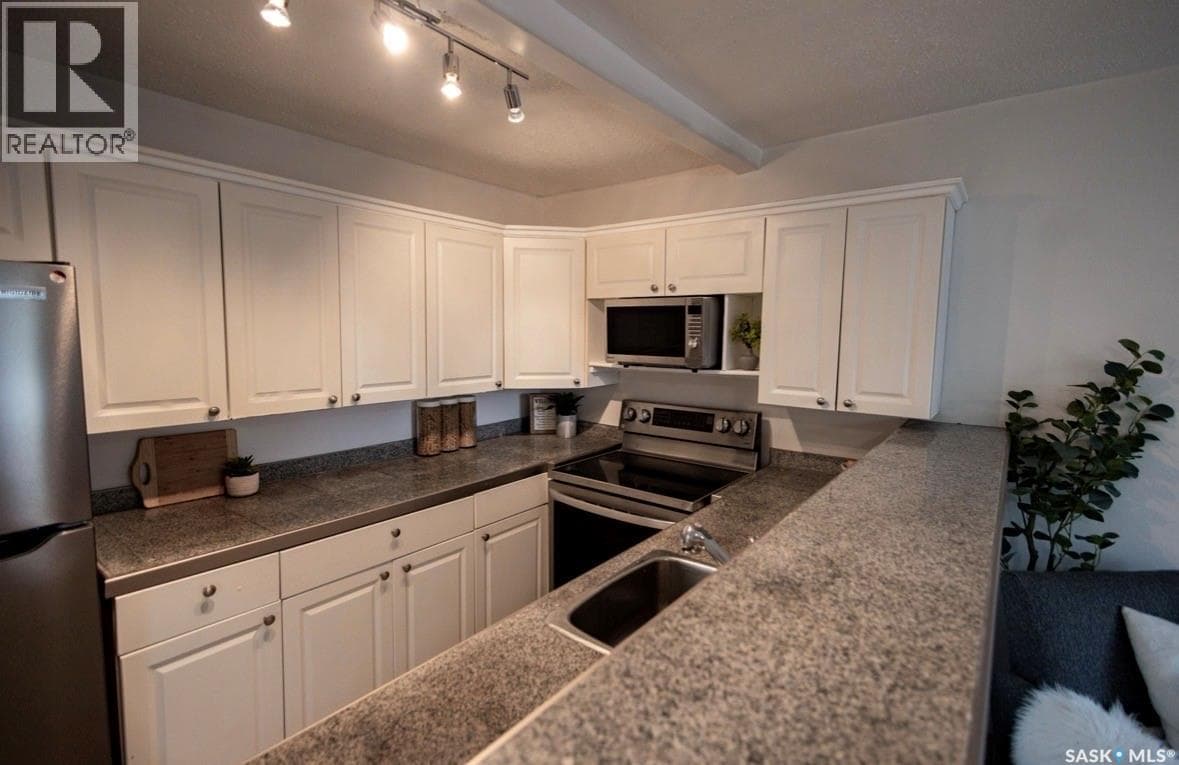 2070 Reynolds STREET — photo 4