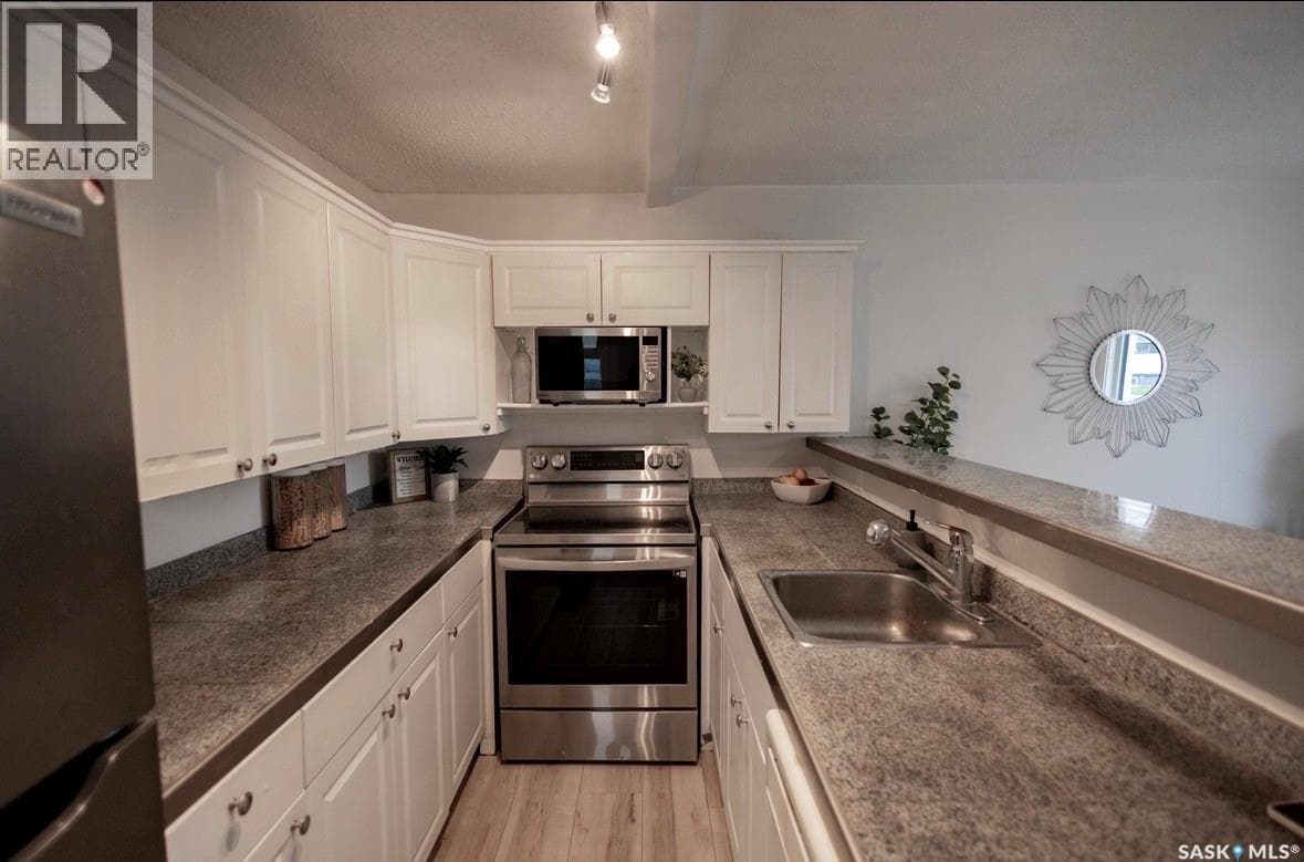2070 Reynolds STREET — photo 5