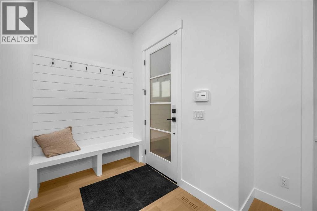 2435 52 Avenue SW — photo 3