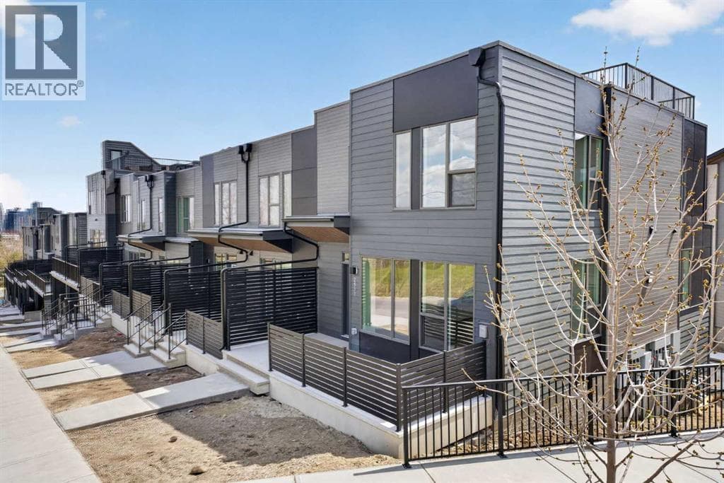 2537 Sovereign Crescent SW