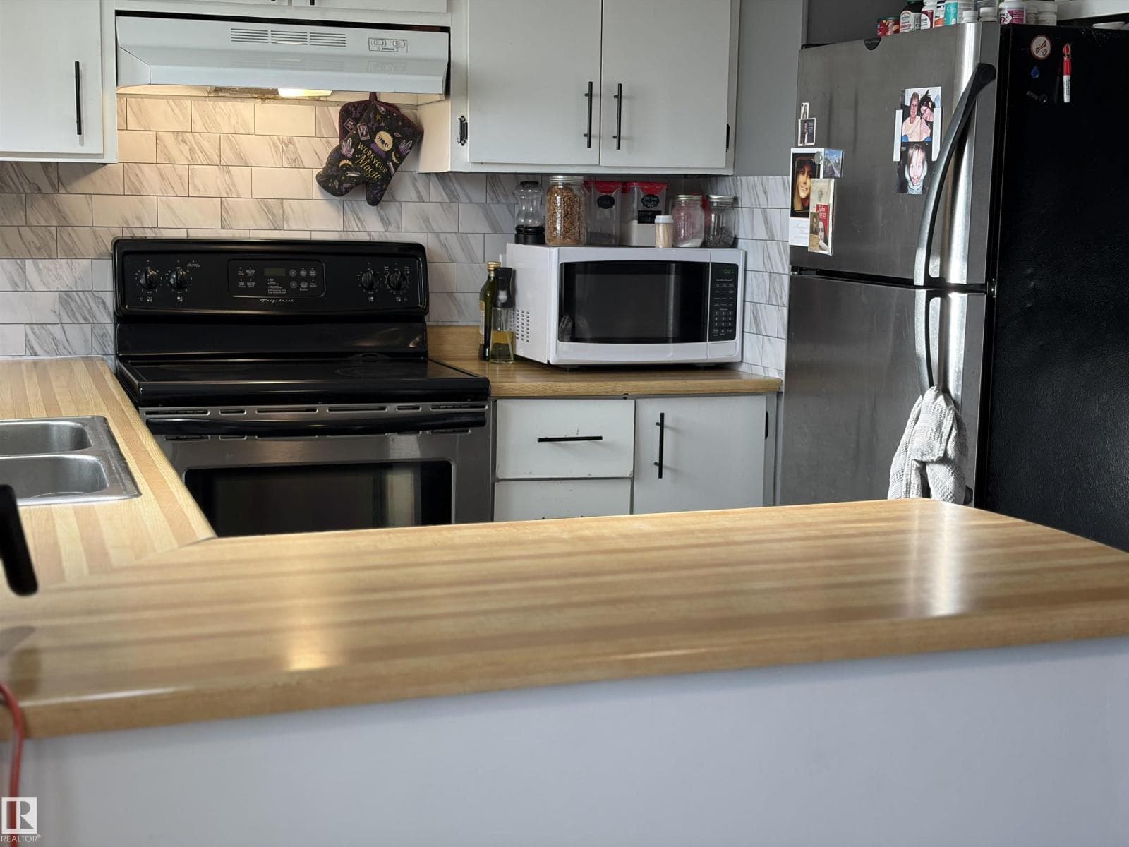 4108 49 AV — photo 3