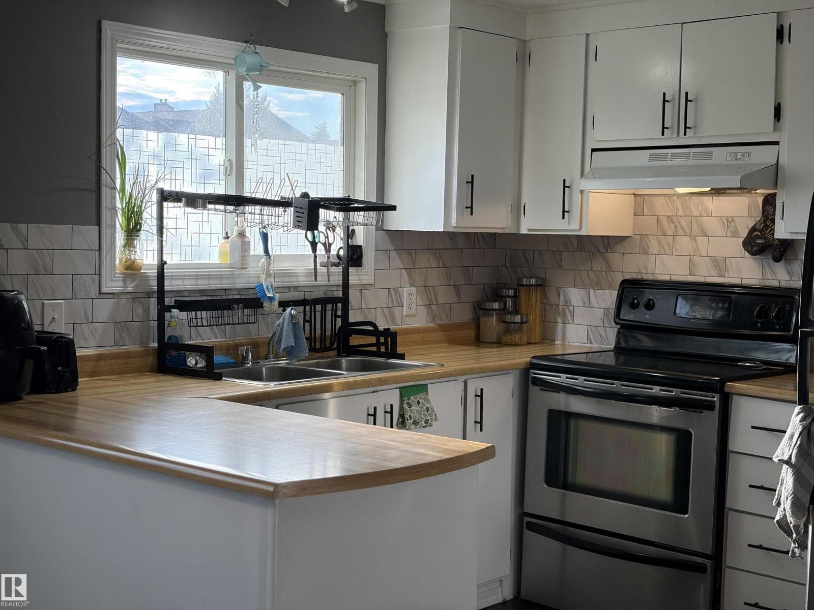 4108 49 AV — photo 2