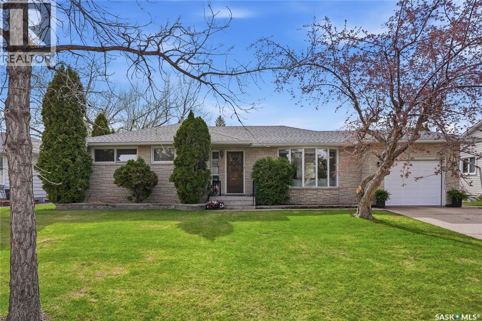 1918 Ewart AVENUE