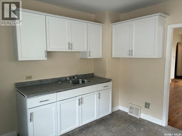 2230 Winnipeg STREET — photo 3