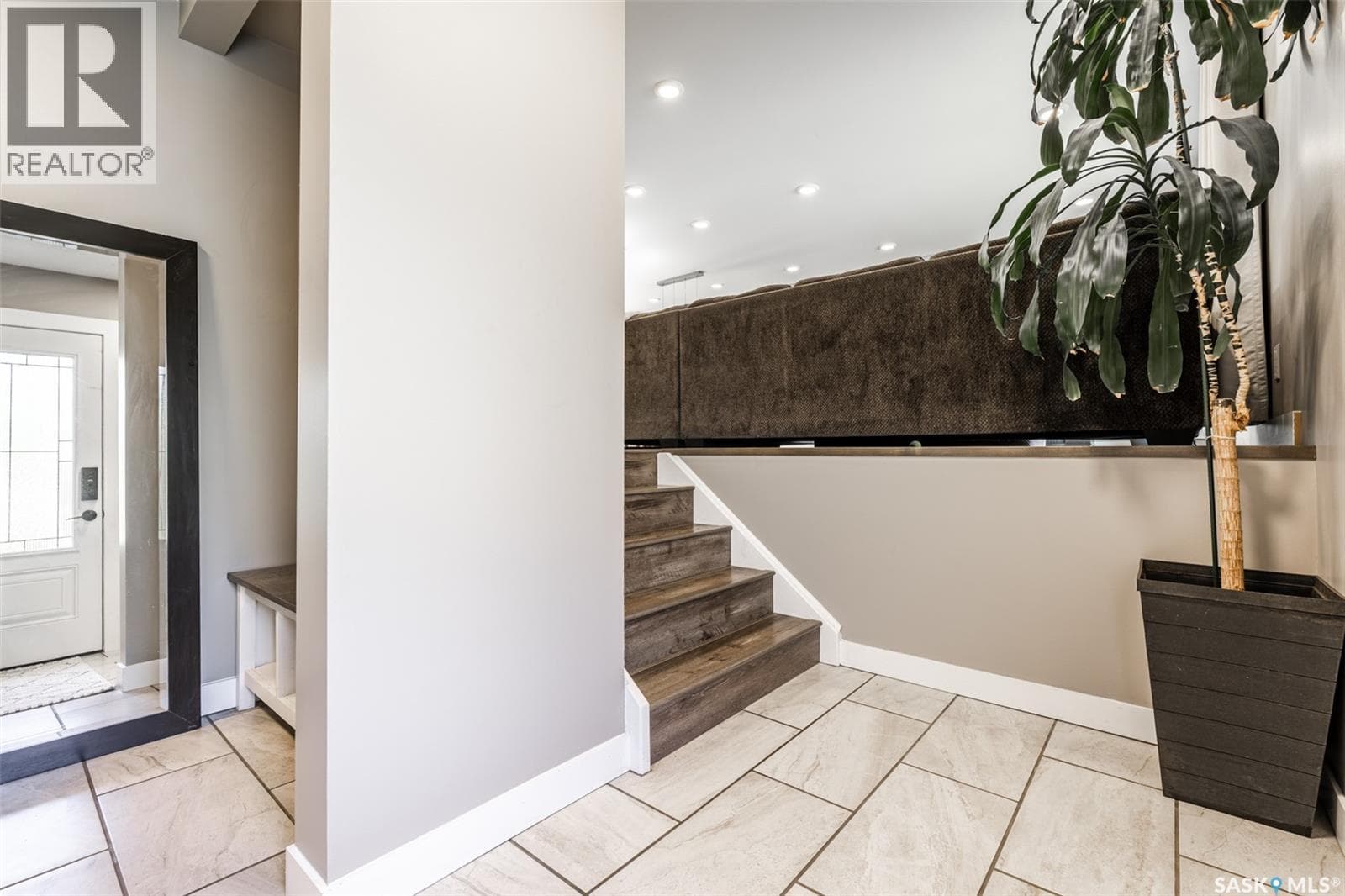 161 Columbia DRIVE — photo 2