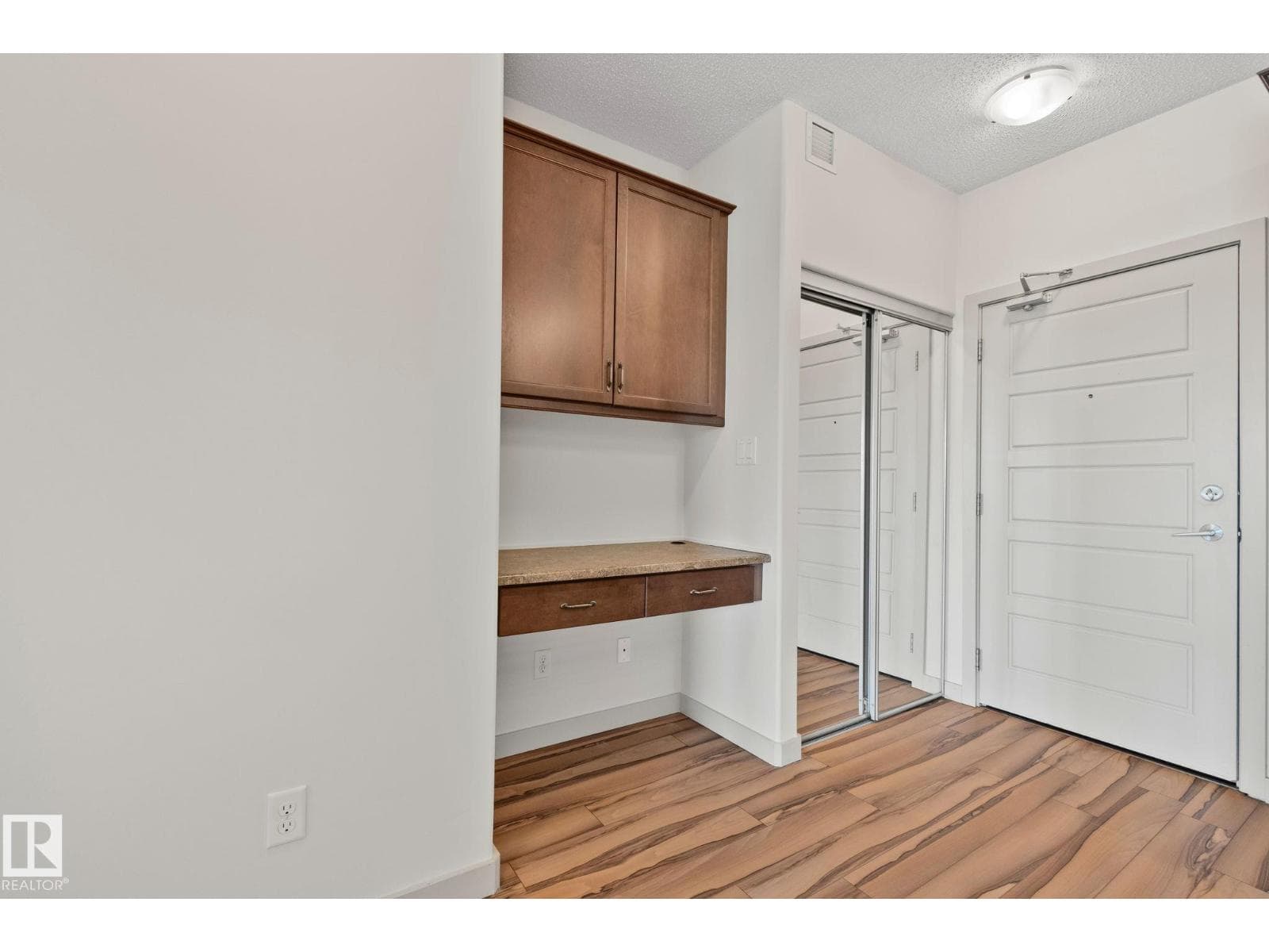 #218 320 AMBLESIDE LI SW — photo 2