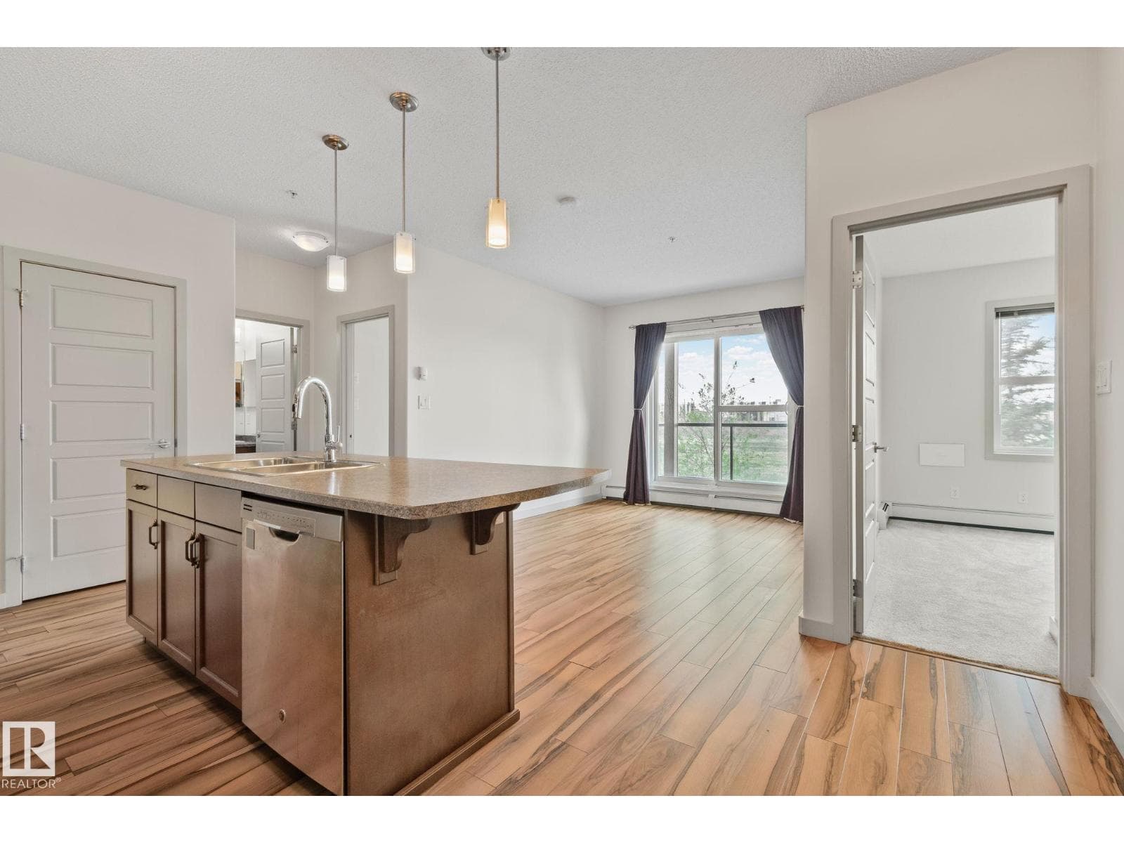 #218 320 AMBLESIDE LI SW — photo 3