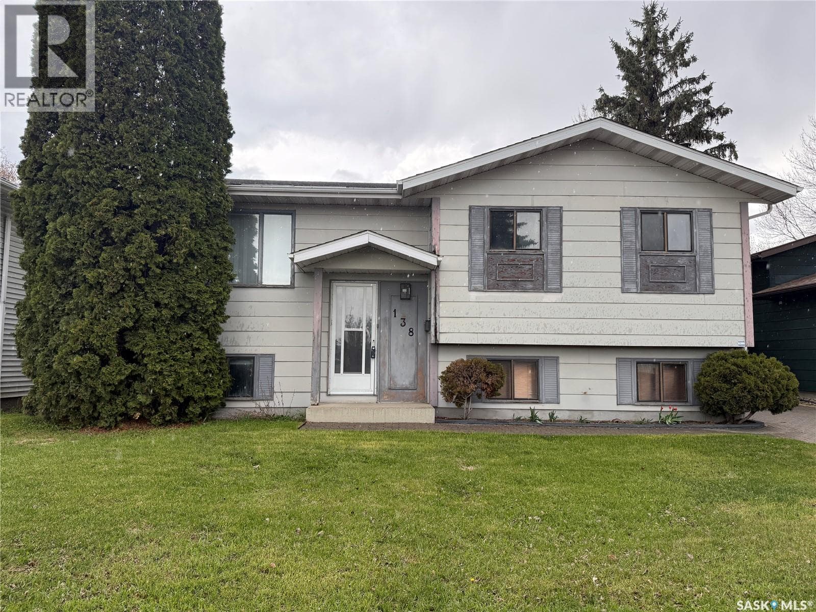 138 WEYAKWIN DRIVE