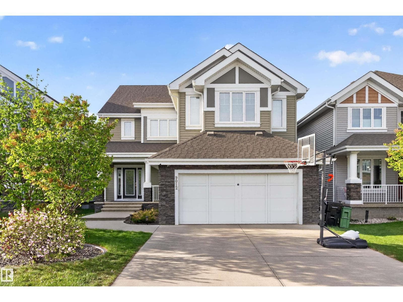 9012 24 AV SW — photo 2