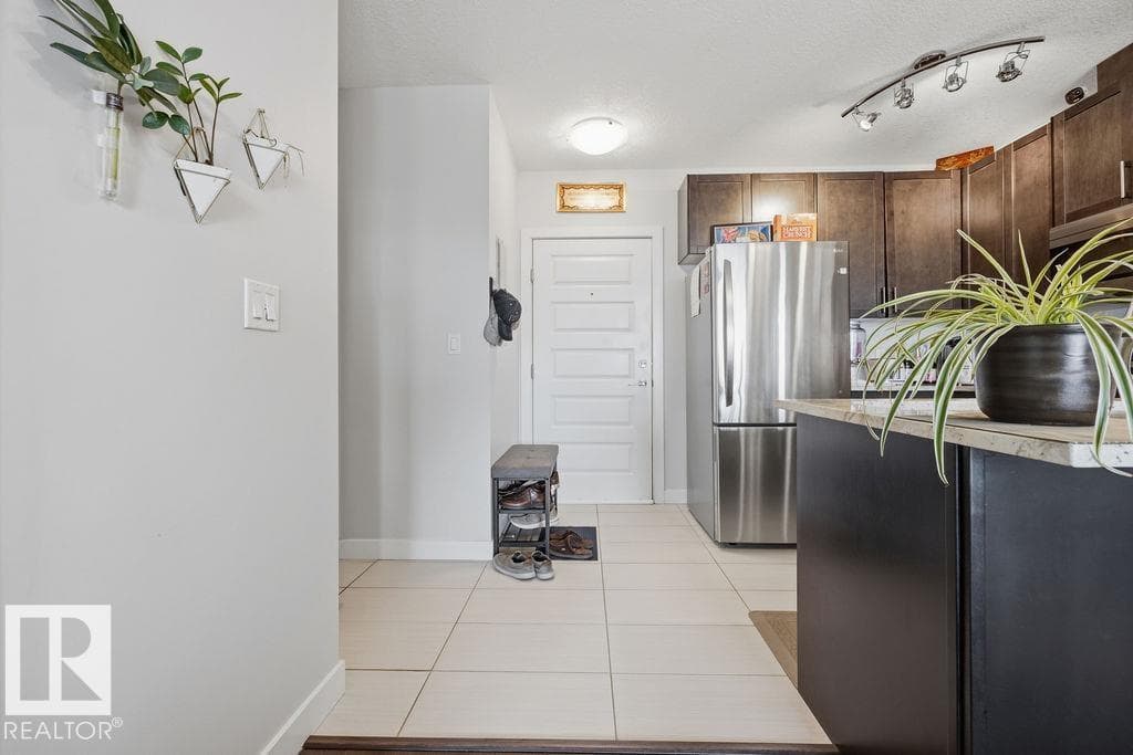 #433 5151 WINDERMERE BV SW — photo 2
