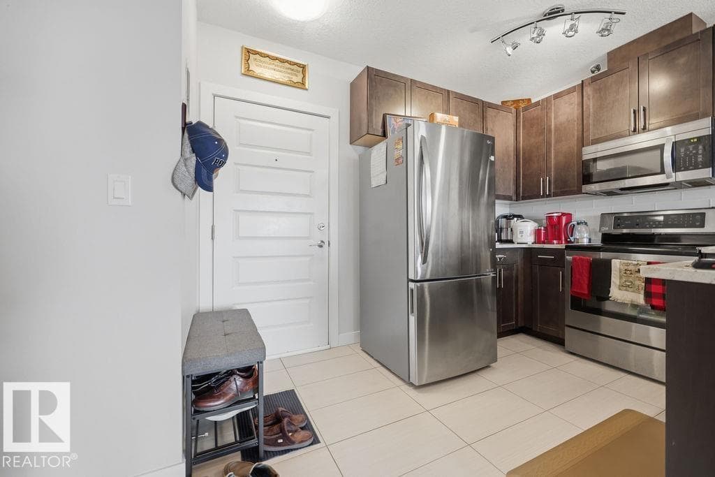 #433 5151 WINDERMERE BV SW — photo 3
