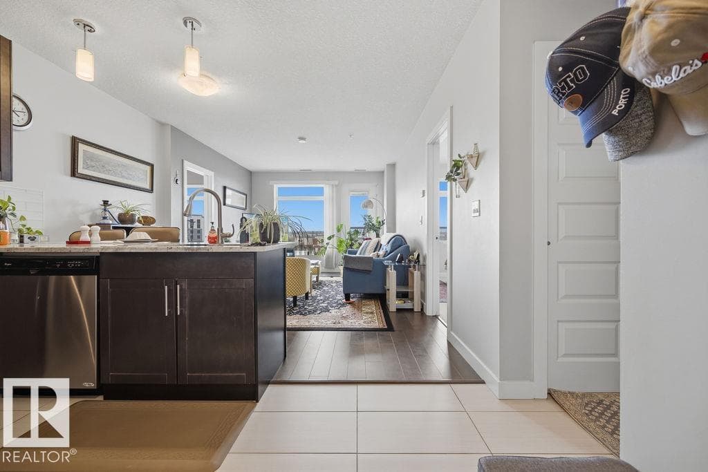 #433 5151 WINDERMERE BV SW — photo 4