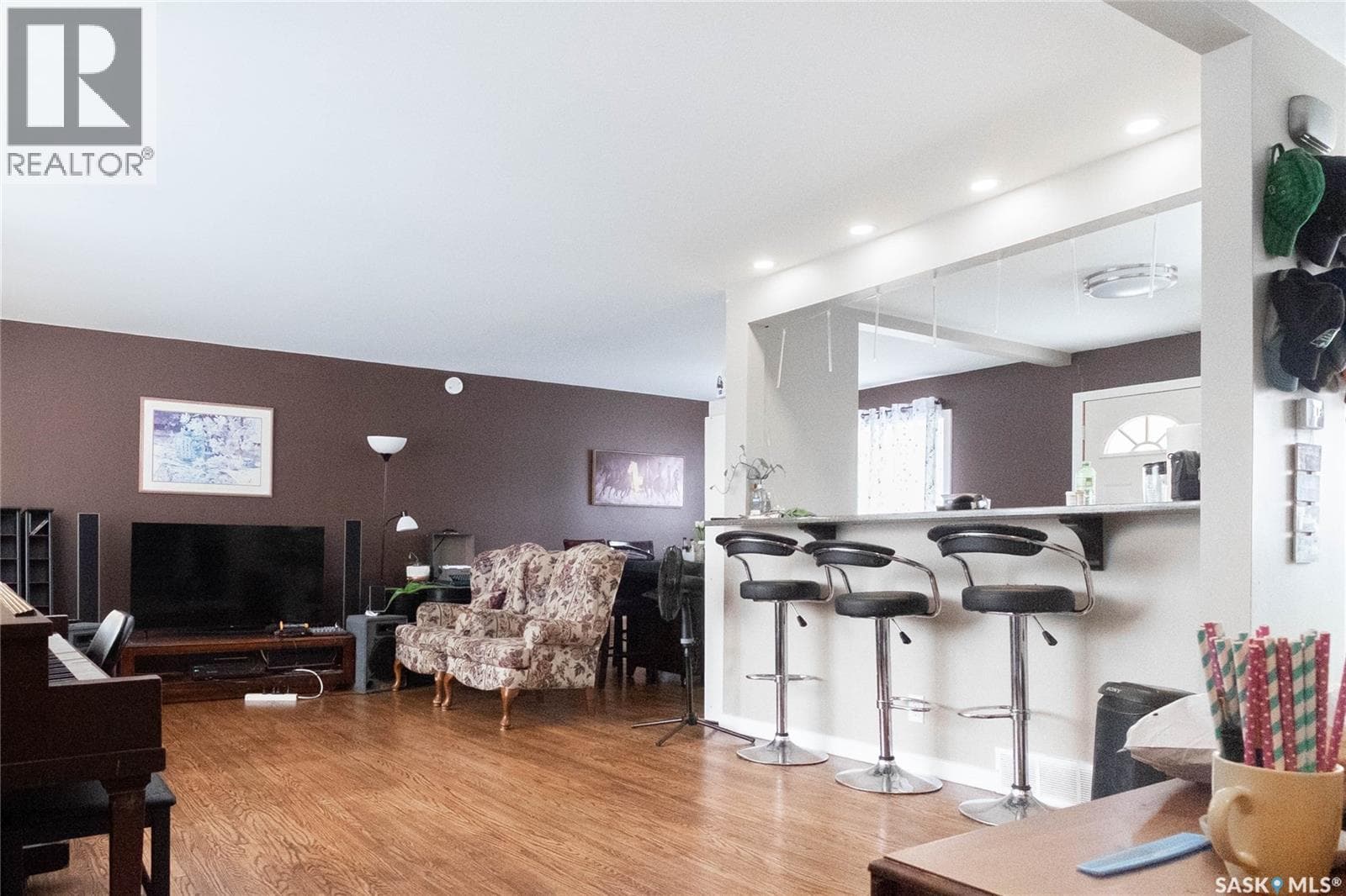 92 Bell STREET — photo 3