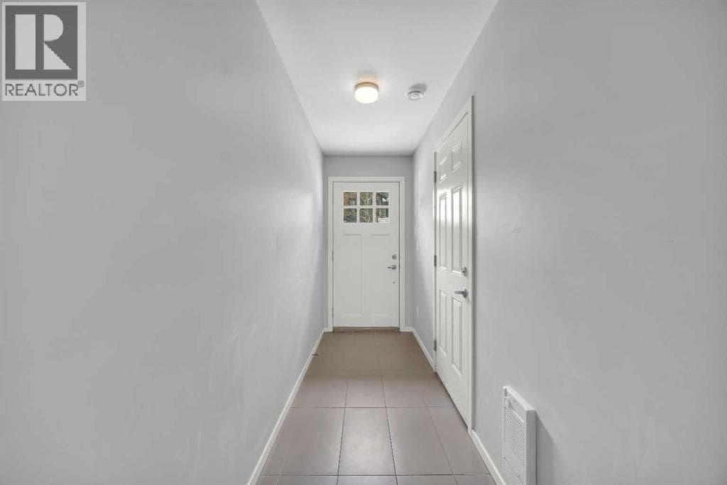 455 Ascot Circle SW — photo 5