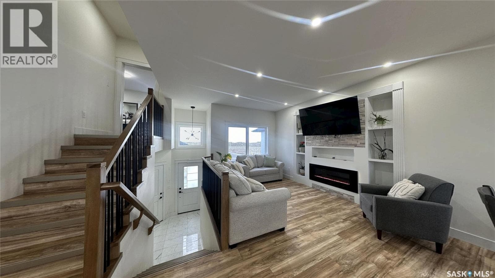 2535 Rosewood DRIVE — photo 3