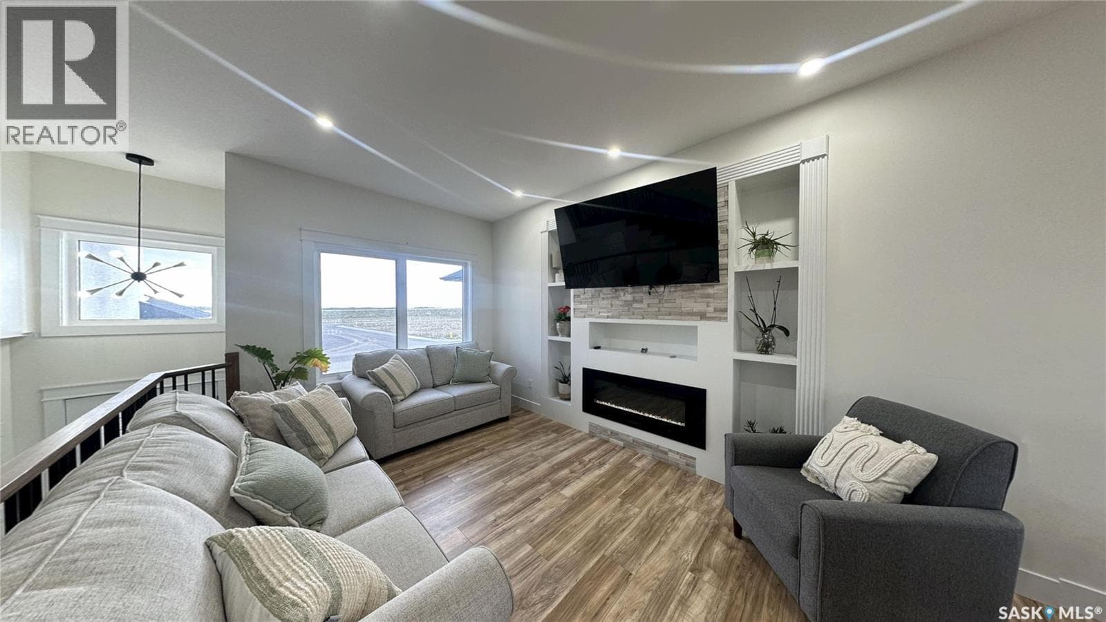 2535 Rosewood DRIVE — photo 4
