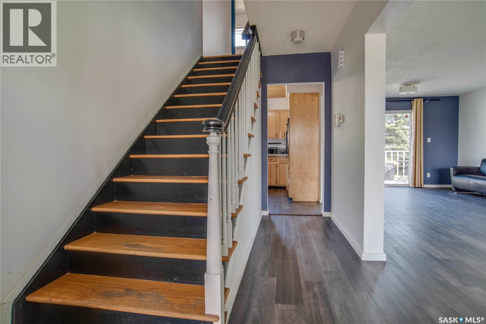 3017 Taylor STREET E — photo 2
