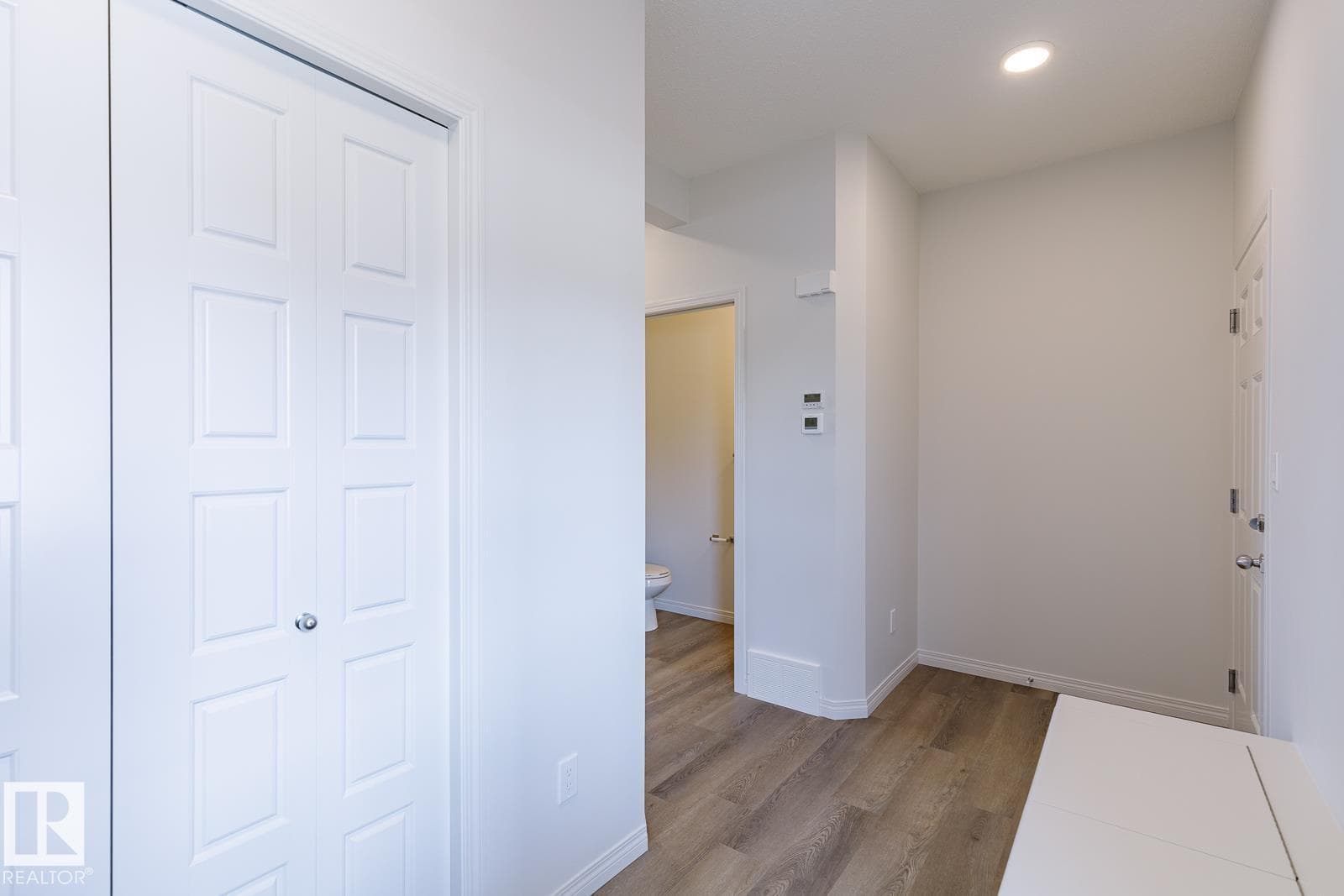 99 SILVERSTONE DR — photo 2
