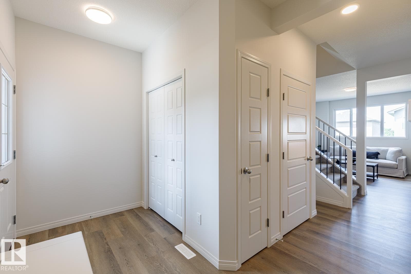 99 SILVERSTONE DR — photo 3