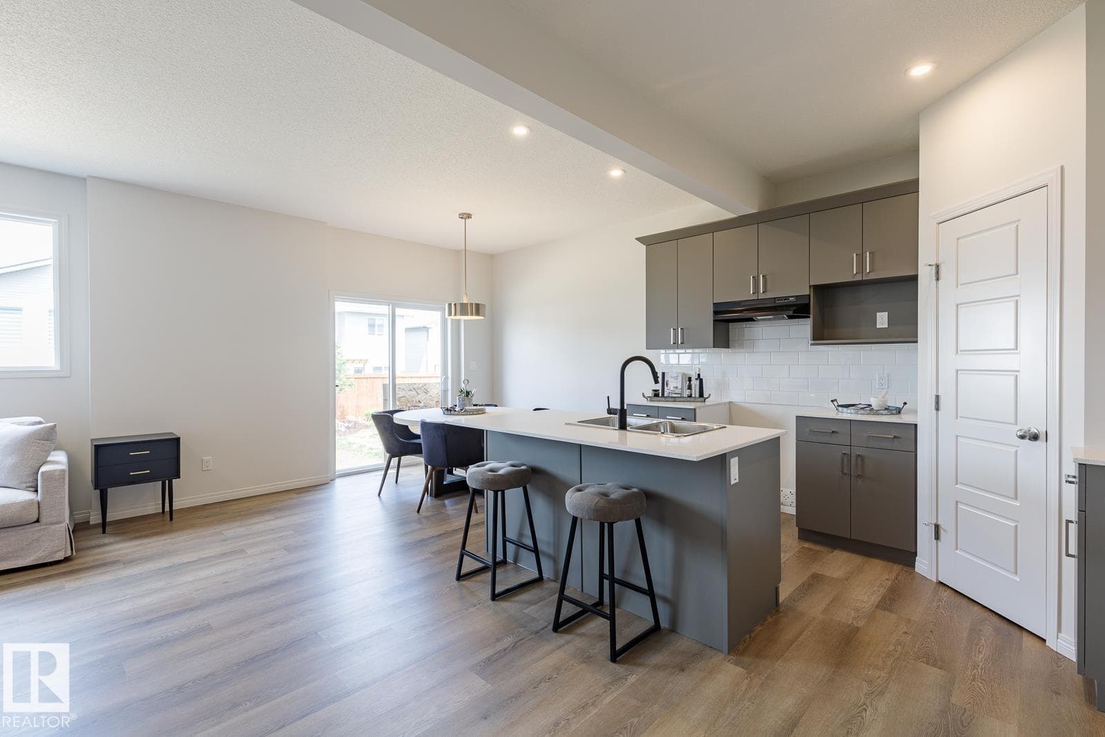 99 SILVERSTONE DR — photo 5