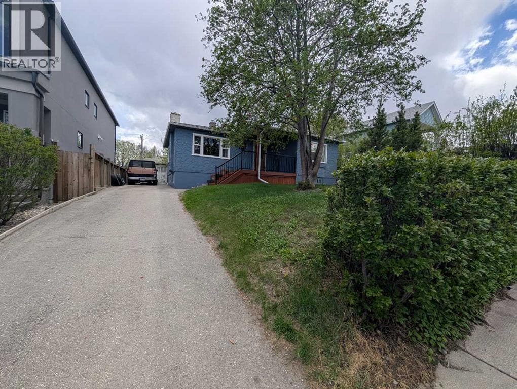 1815 32 Avenue SW — photo 3
