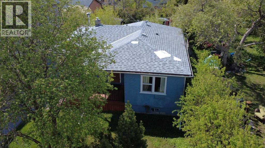 1815 32 Avenue SW — photo 4