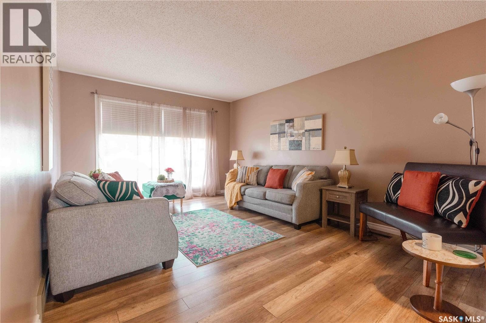 466 Smith CRESCENT — photo 2