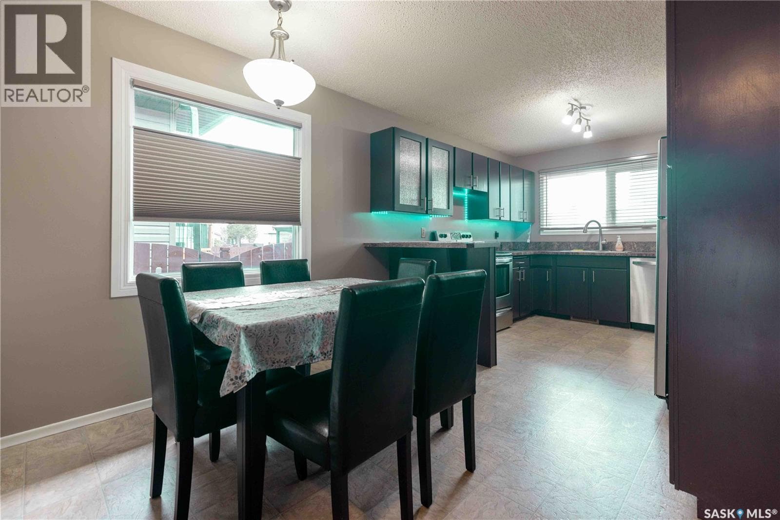 466 Smith CRESCENT — photo 5