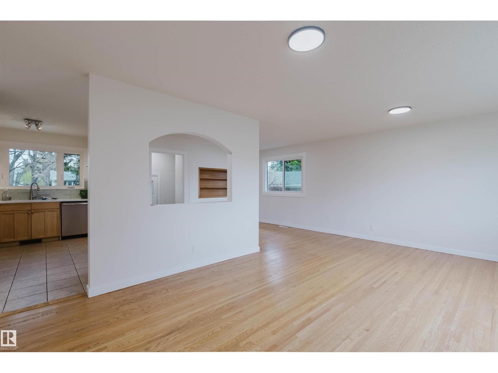 8311 160 ST NW — photo 5
