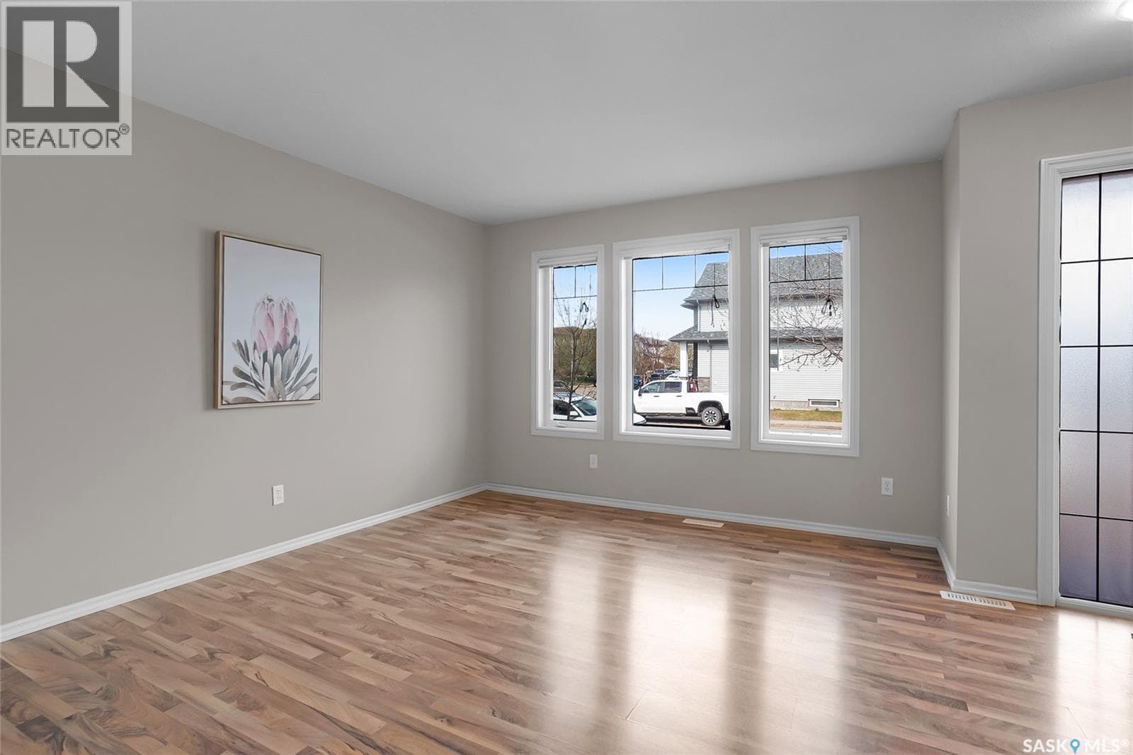 311 415 Lynd CRESCENT — photo 4