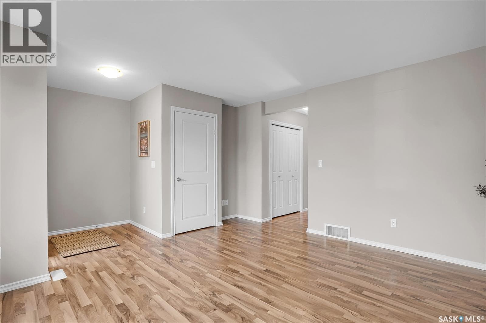 311 415 Lynd CRESCENT — photo 5