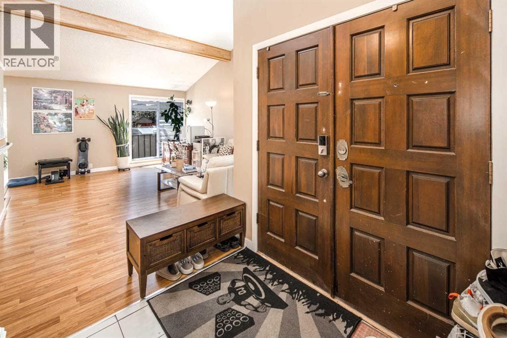 180 Woodglen Way SW — photo 2