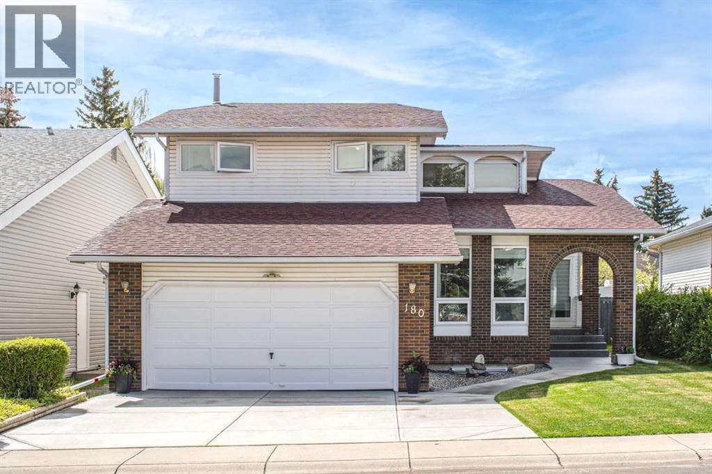 180 Woodglen Way SW