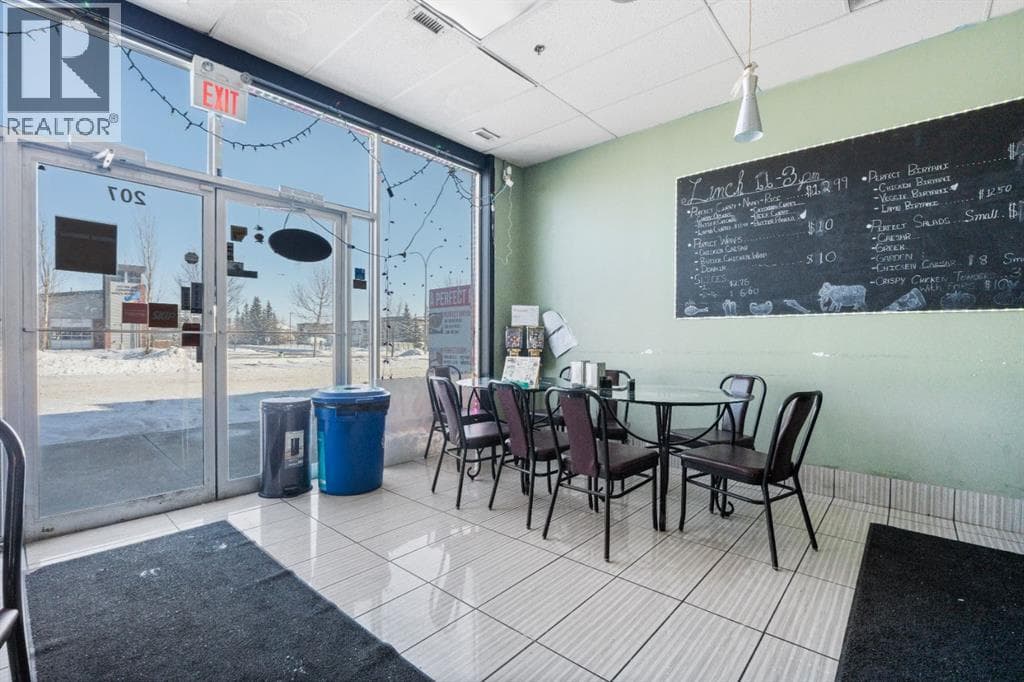 2903 Kingsview Boulevard SE — photo 3
