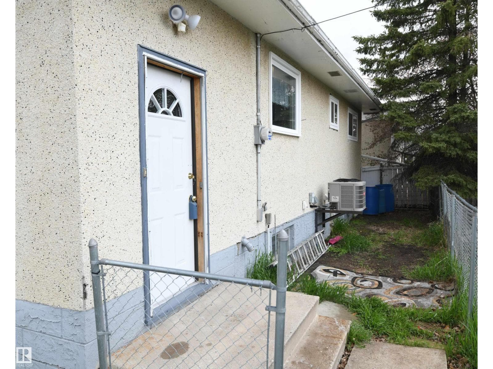 30 PRINCE DR — photo 2