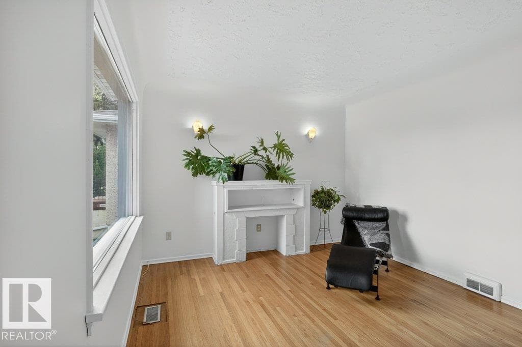 10640 79 ST NW NW — photo 5
