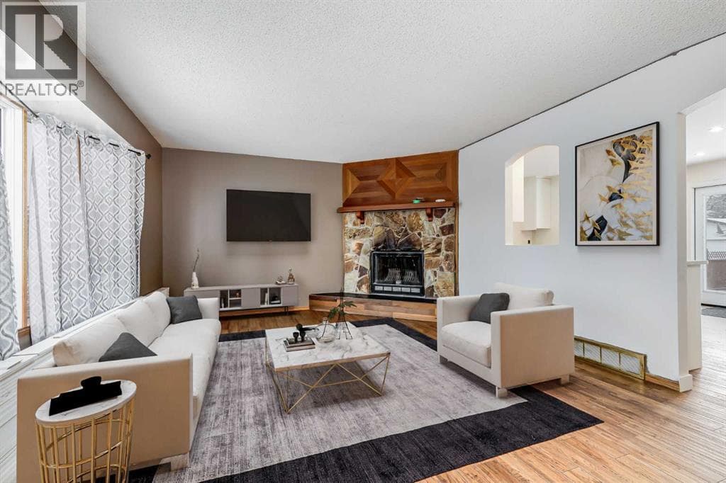 41 Alpine Crescent SE — photo 3