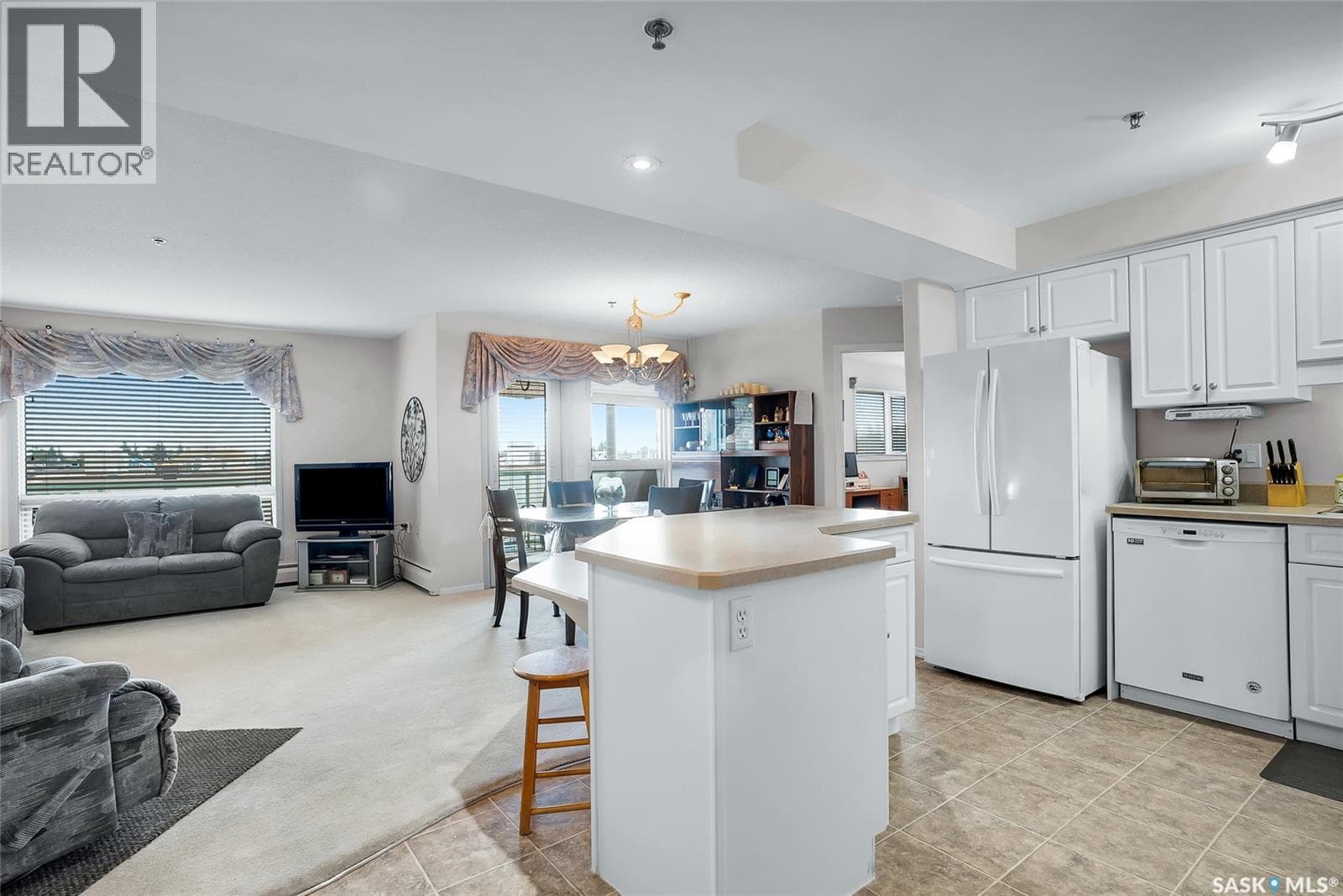 215 2213 Adelaide STREET E — photo 5