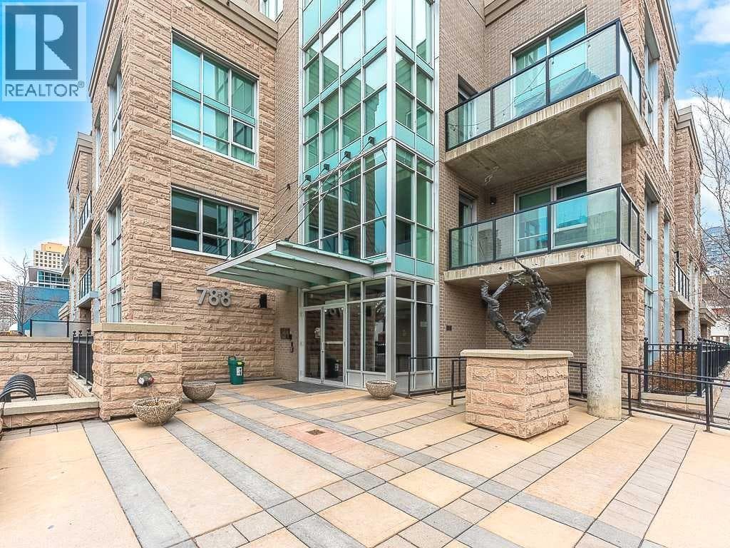 202, 788 12 Avenue SW photo 2