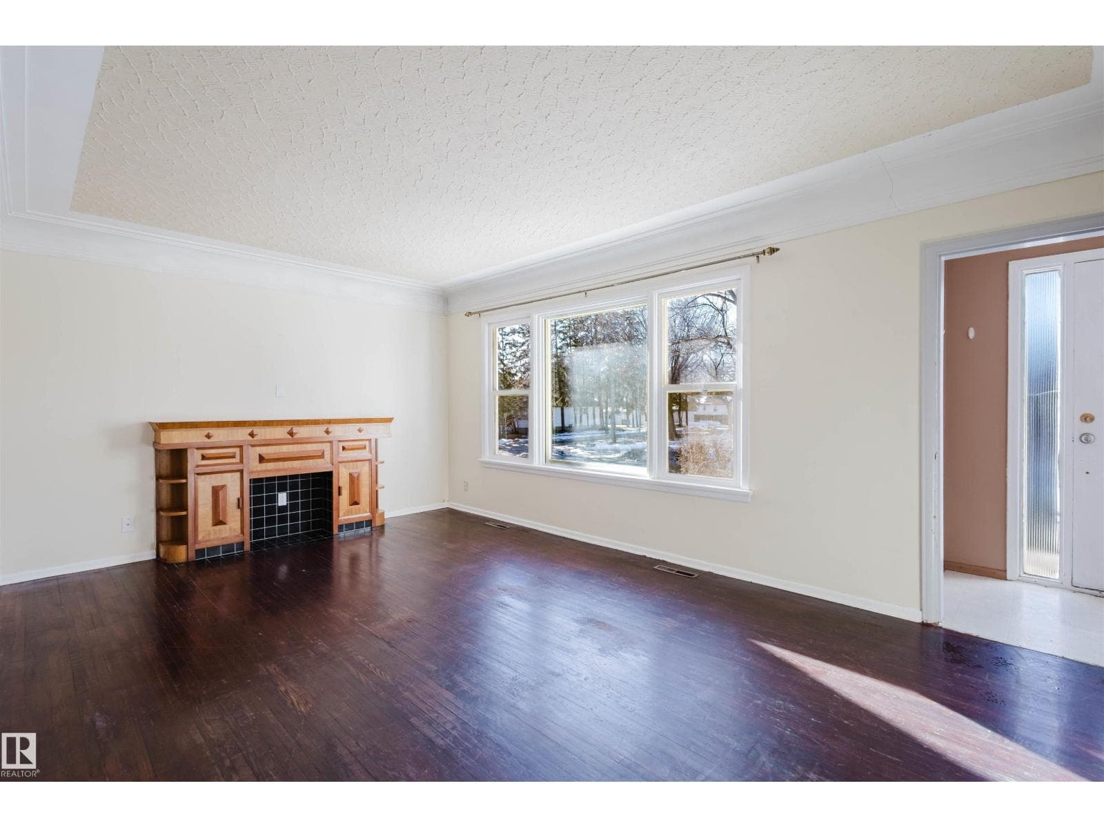 10511 80 ST NW — photo 4