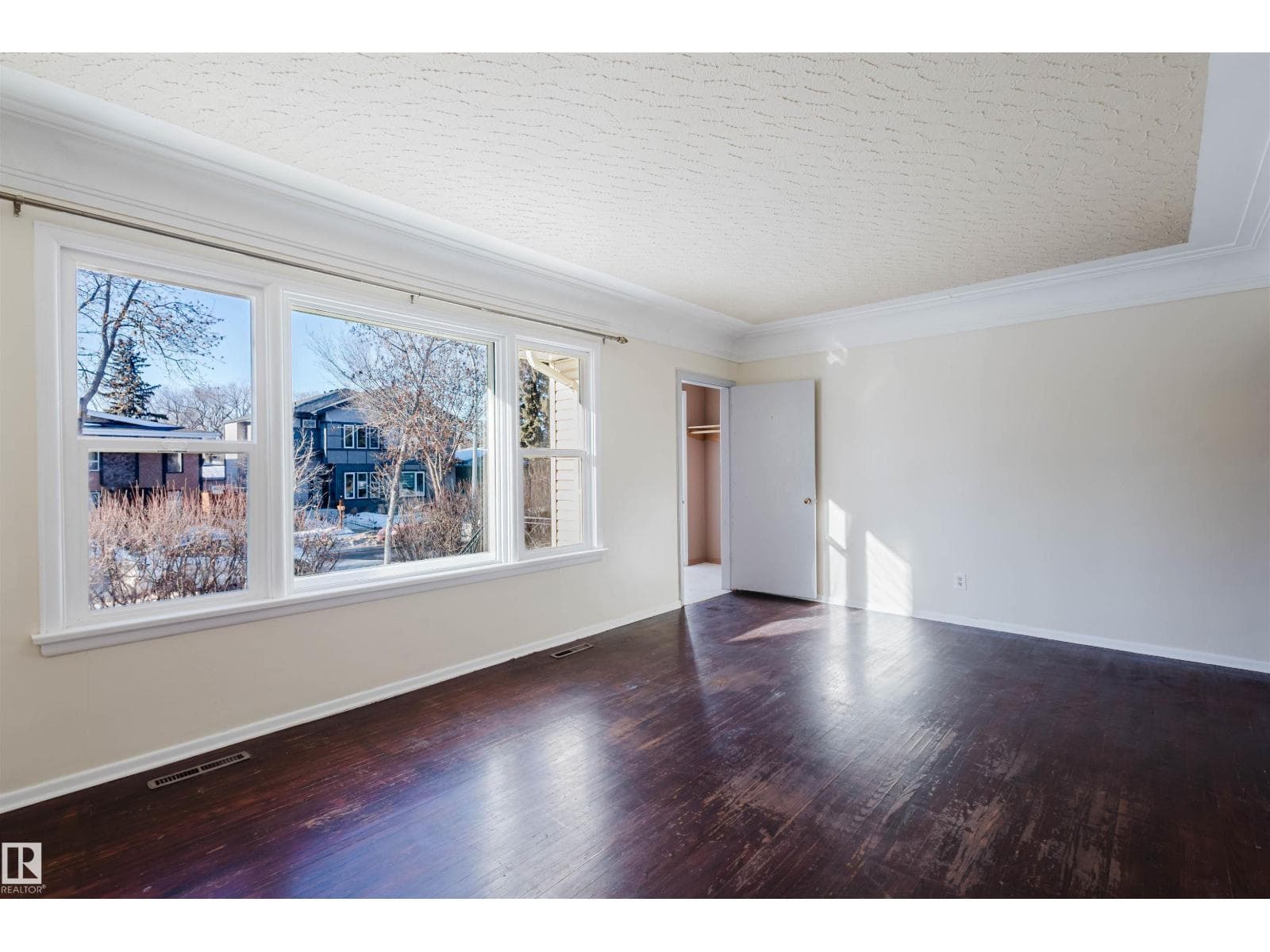 10511 80 ST NW — photo 5