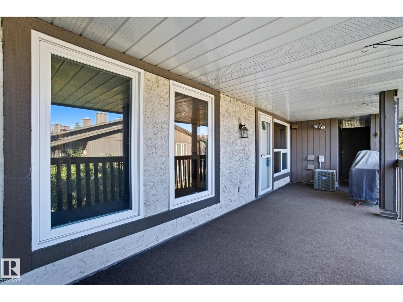 119 SURREY GARDENS GD NW — photo 4