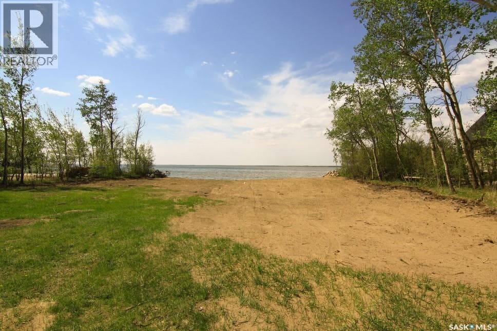 223 Lakeside CRESCENT