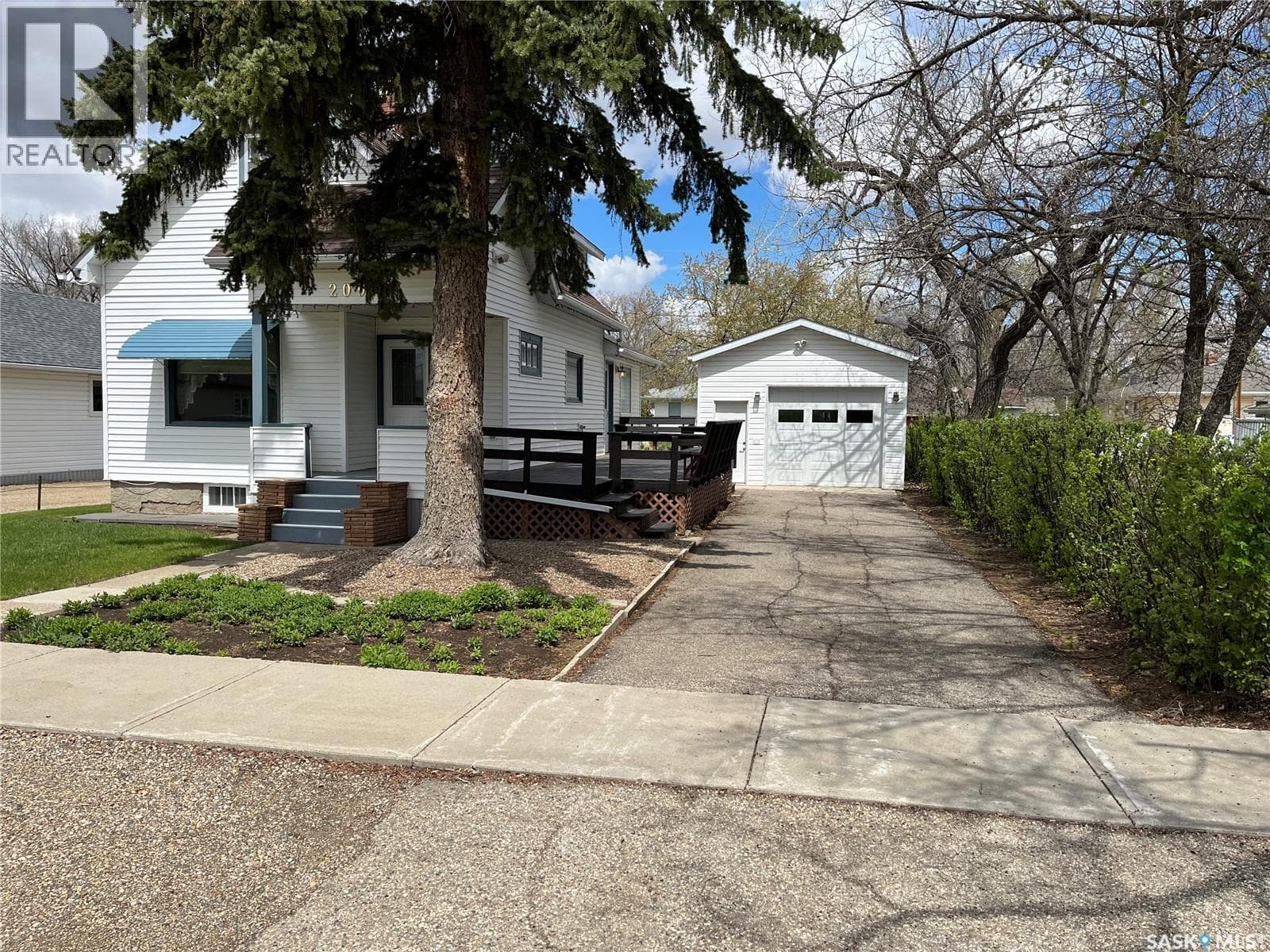 209 2nd AVENUE W