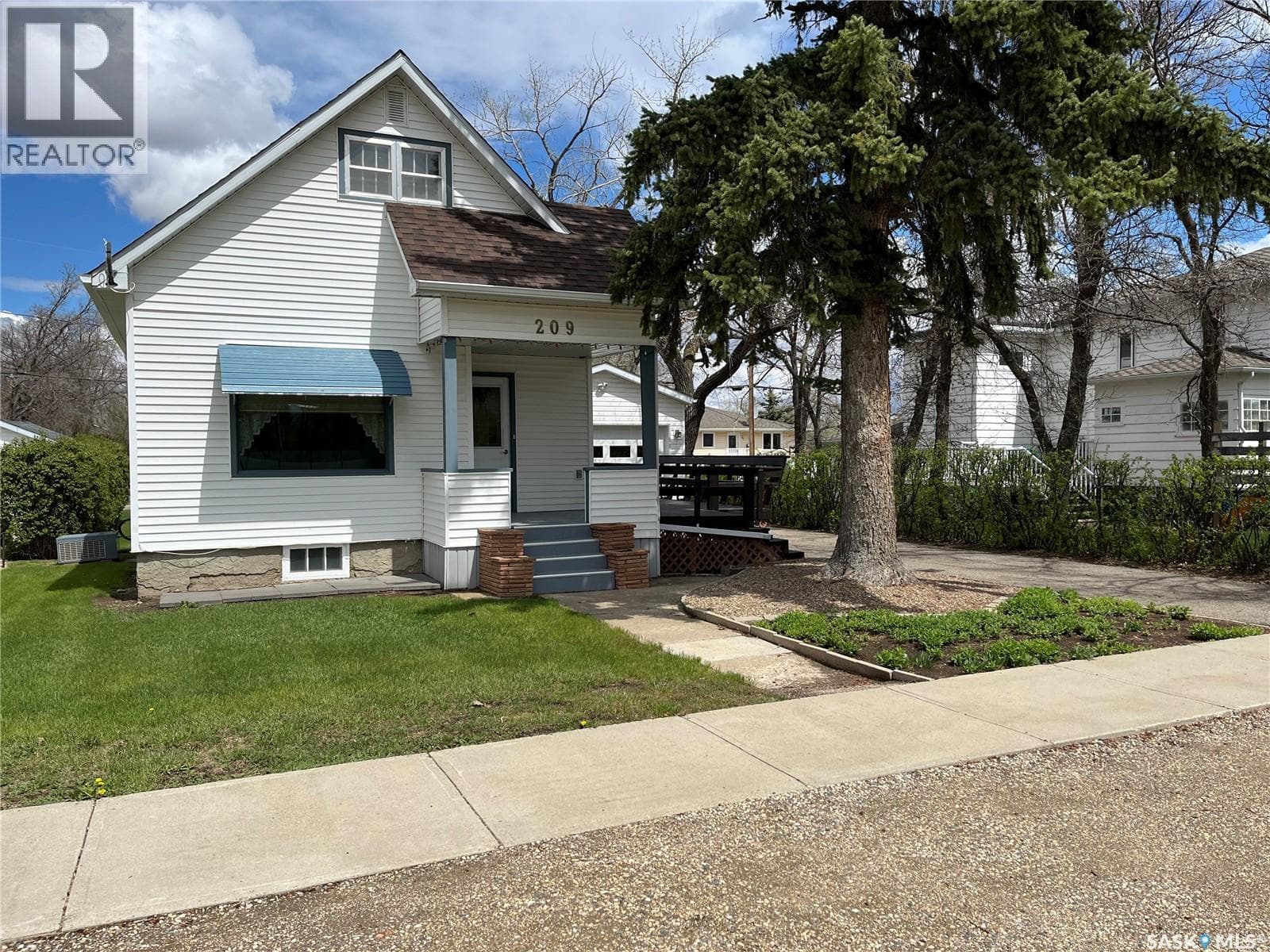 209 2nd AVENUE W — photo 2