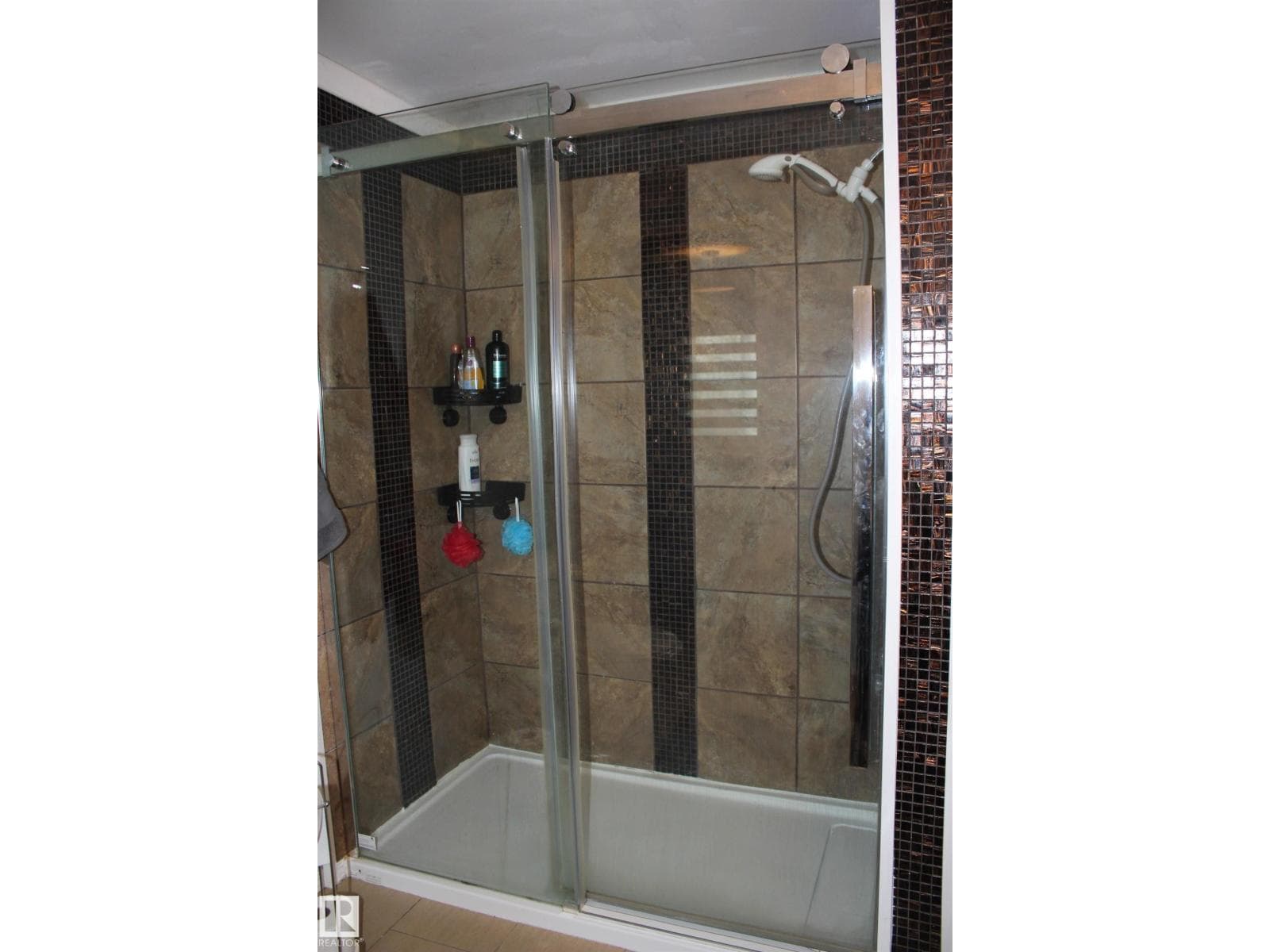 1118 Lakevista DR — photo 3