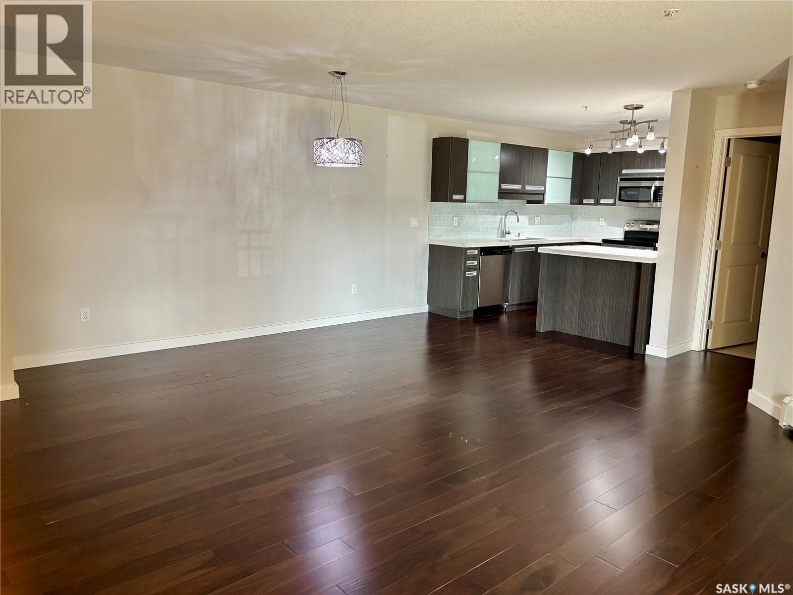 117 211 LEDINGHAM STREET — photo 2