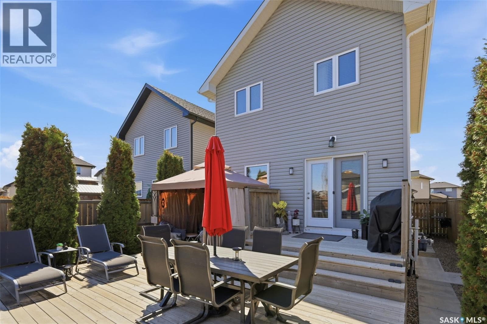 646 Hampton CIRCLE — photo 4