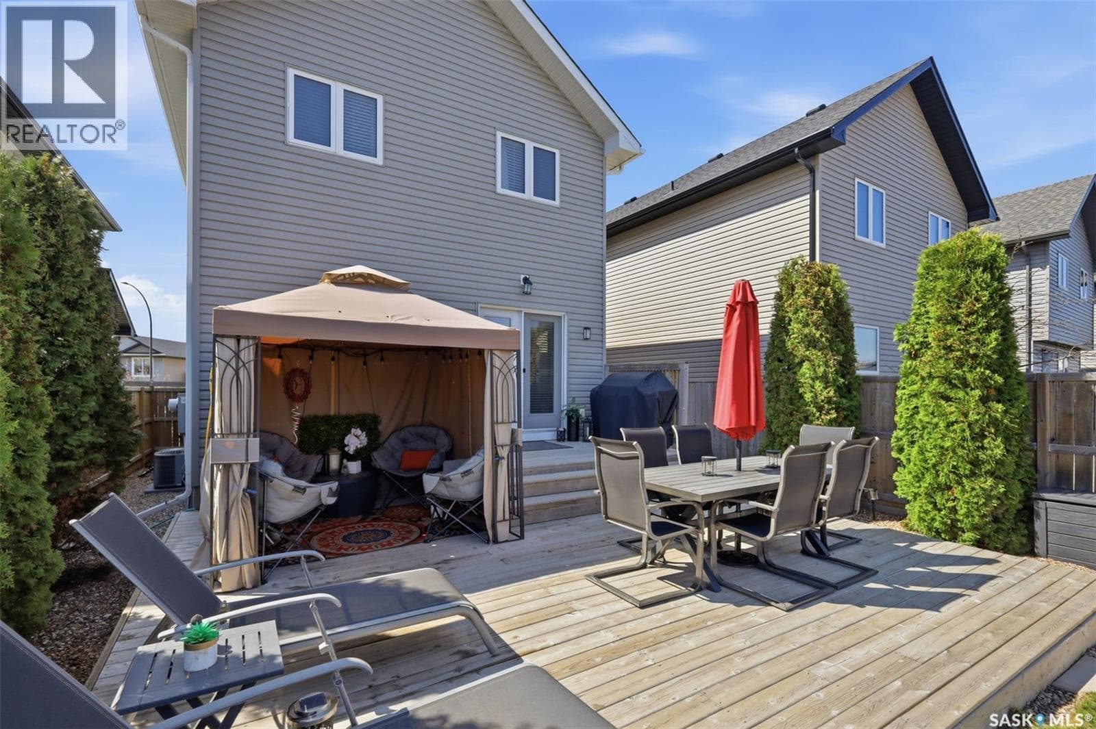 646 Hampton CIRCLE — photo 3