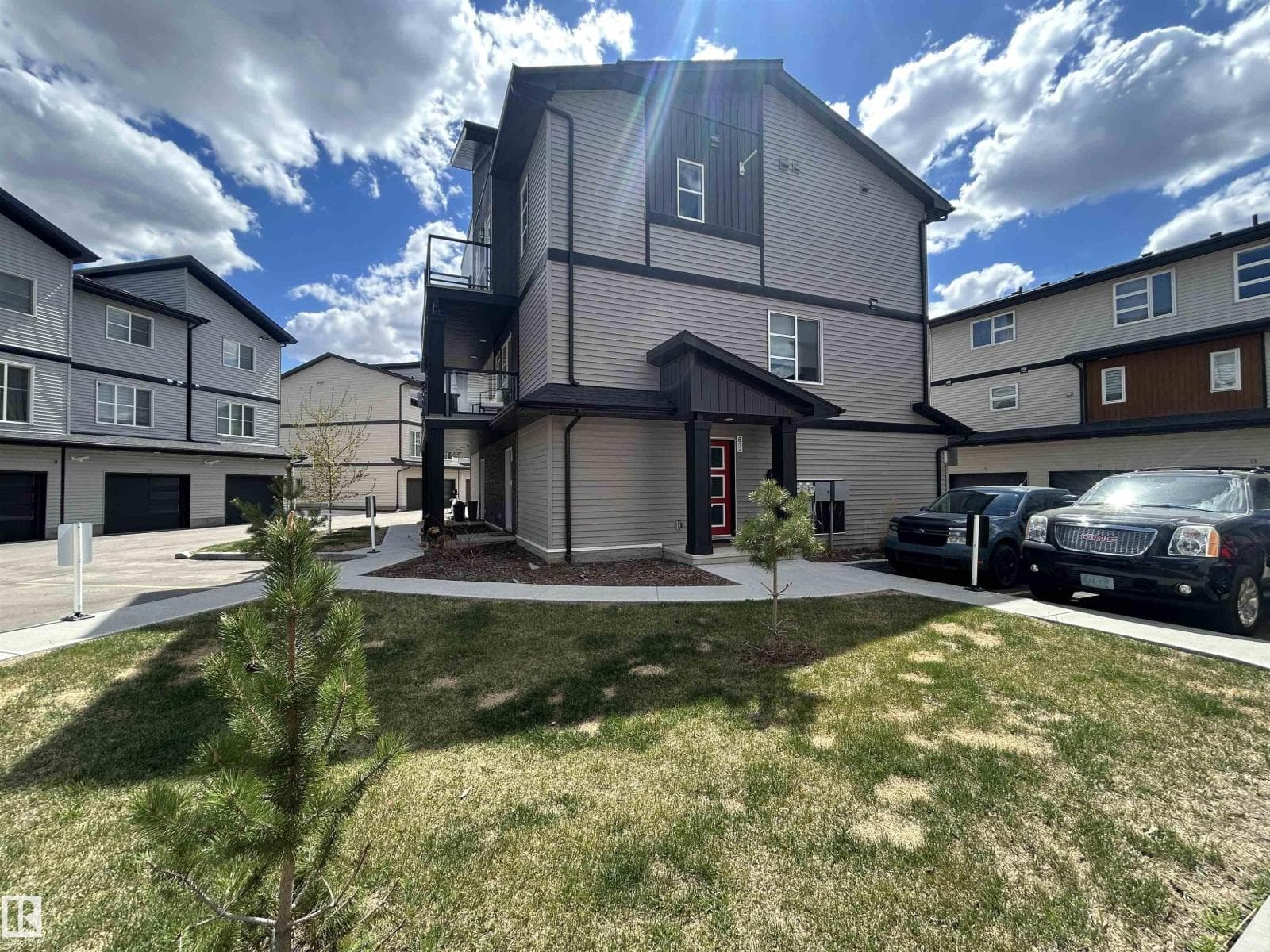 #83 1203 163 ST SW
